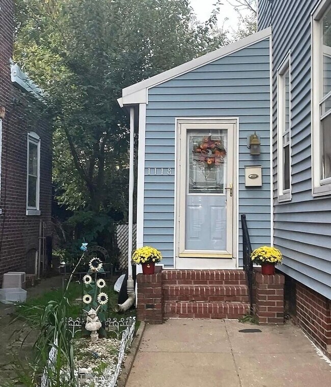 Building Photo - Spacious 2BR Duplex Apartment in Philadelphia