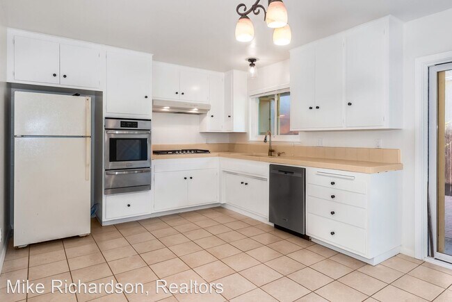 Building Photo - 3 br, 2 bath House - 332 Palisades Dr