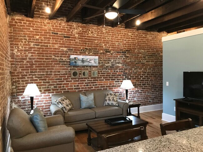 Foto del edificio - 134 N Main St