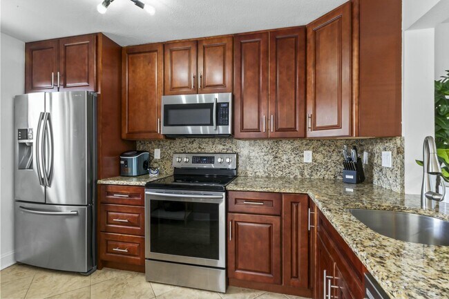 Building Photo - 10152 S Ocean Dr