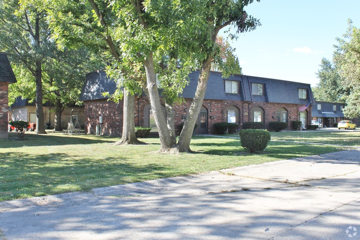 Primary Photo - Village Lane Apartments