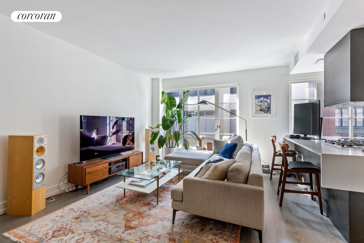 Primary Photo - 70 Charlton St