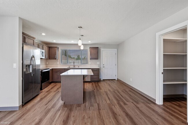 Foto del edificio - 3 br, 2 bath Duplex - 1316 North Coach Drive