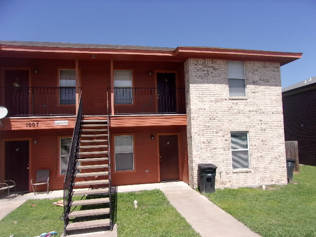 Primary Photo - 1007 Circle M Dr