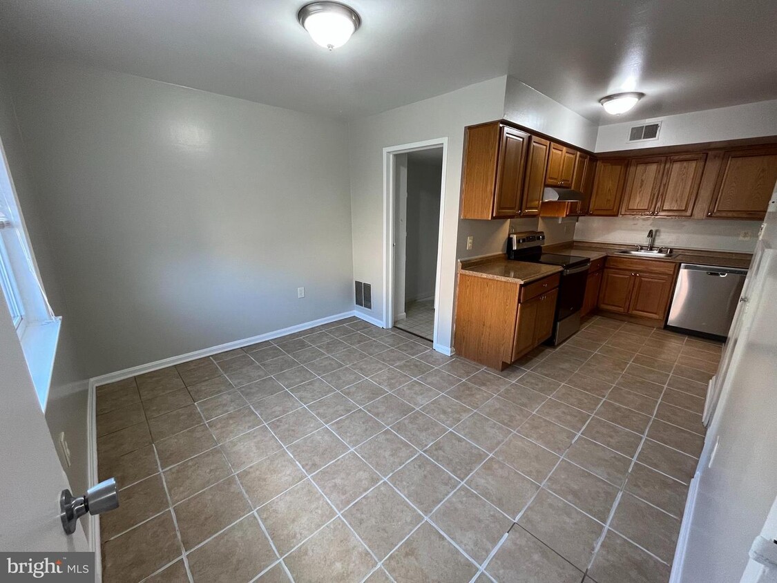 Primary Photo - 4560 Conwell Dr