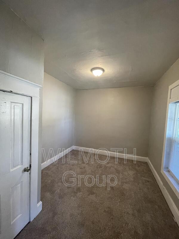 Building Photo - 918 N Elder Ave