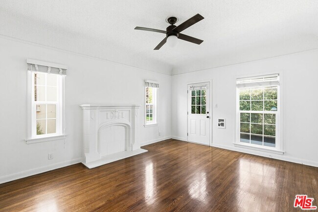 Foto del edificio - 1357 Cloverdale Ave