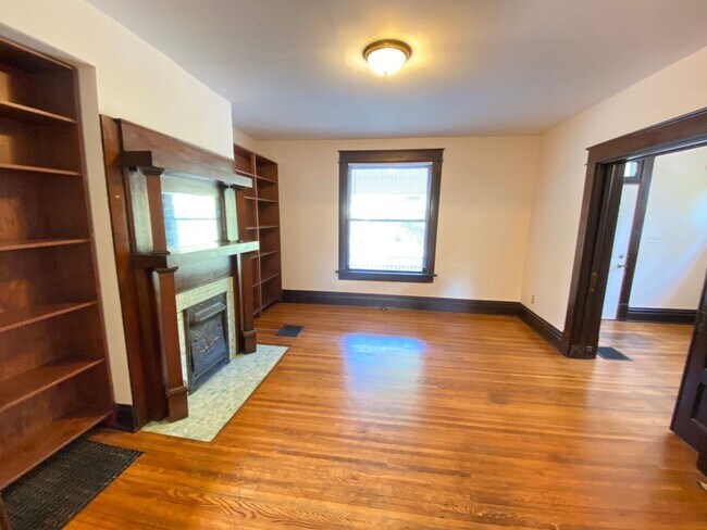 Building Photo - 2300 Indianola Ave