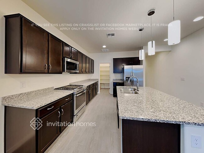 Foto del edificio - 5742 W Jones Ave