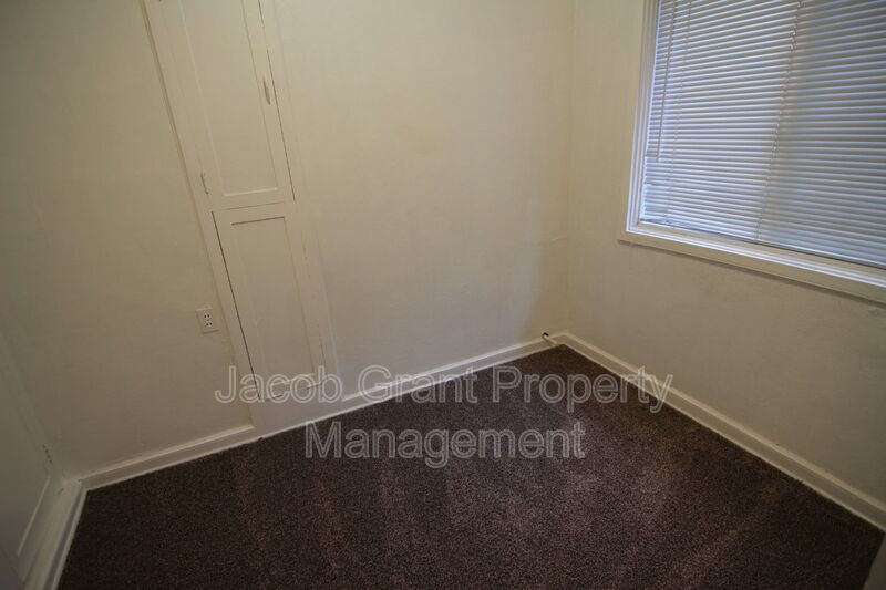 Building Photo - 676 Memorial Dr