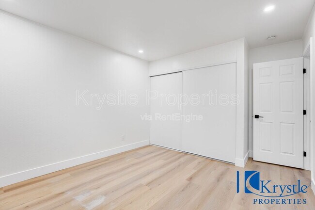 Foto del edificio - 455 E L St