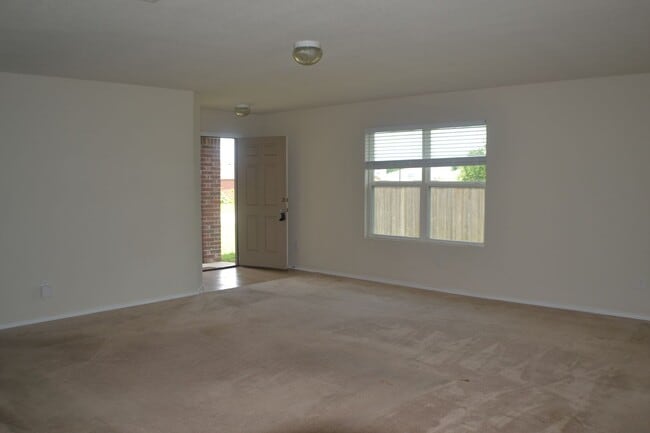 Building Photo - 1305 Swan Ridge Dr