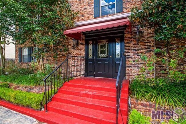 Foto del edificio - Stylish 2-Bed, 2-Bath Condo in Vibrant Mid...