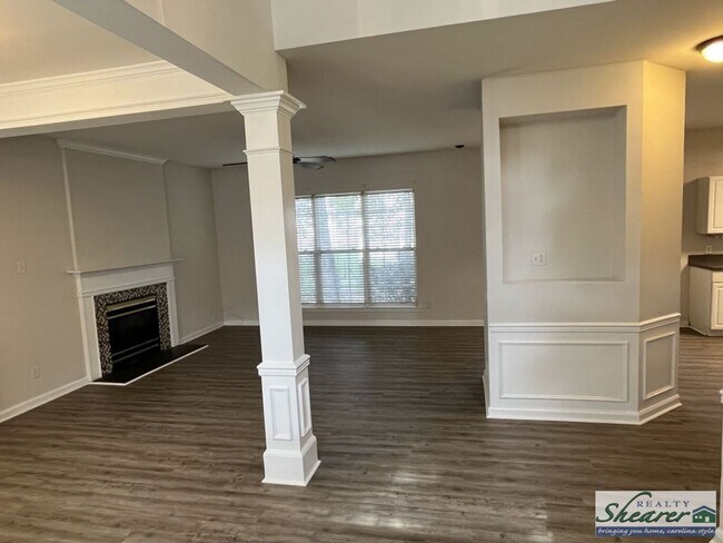 Foto del edificio - Great 4 Bedroom, 2.5 Bath, 2 story home in...