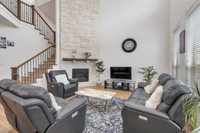 Foto del edificio - 2464 Castle Ridge Dr