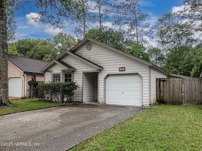 Building Photo - 1836 Manitoba Ct N