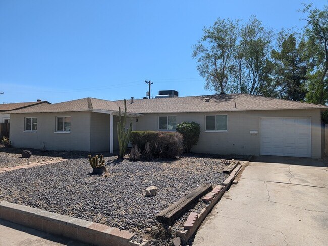 Foto del edificio - 5607 W Meadowbrook Ave