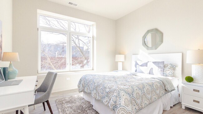 Foto del edificio - 4906 N Clark St, Chicago, IL, 60640 #218