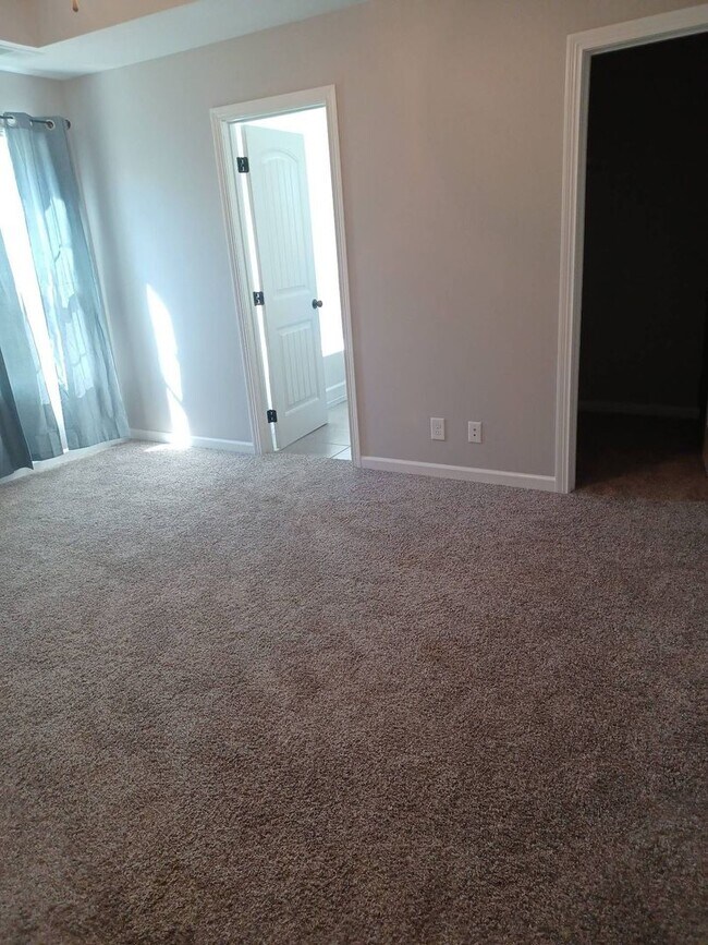 Foto del edificio - 3 Bedroom 2 Bathroom Home!