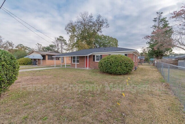 Building Photo - 608 Albany Ave