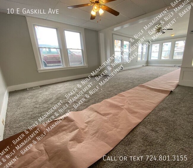 Building Photo - Pets Allowed! Duplex on Gaskill - Recently...