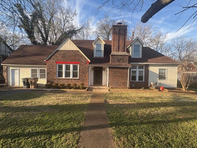 Photo - 5BR/2.5 Bath in Prime 12 South | Park-Facing | Two Sunrooms | Walkable Luxury Living House