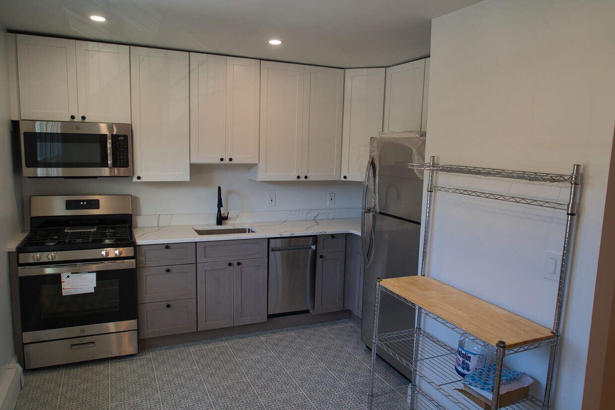 Kitchen (from living room) - 364 Westwood Ave