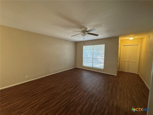 Building Photo - 815 Burges St