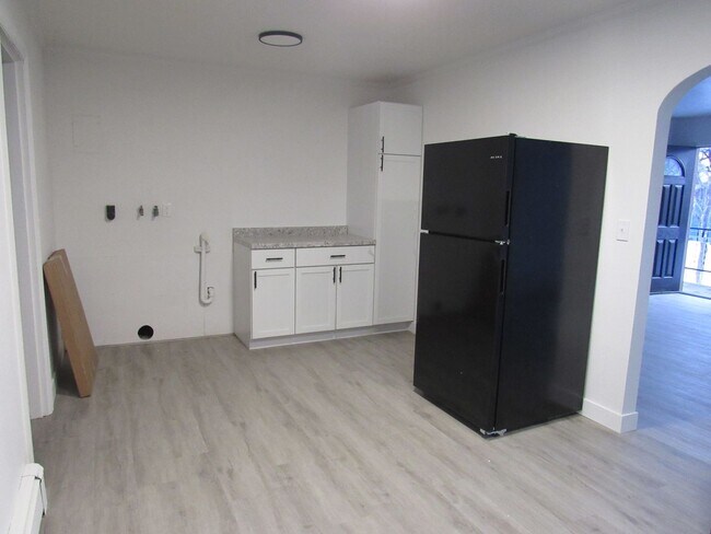 Foto del edificio - Updated 4 Bedroom Home! Heat Paid!