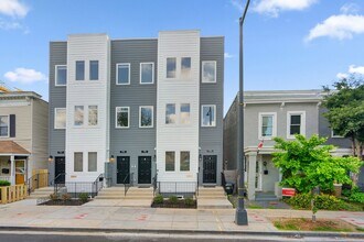 Building Photo - 711 16th St NE
