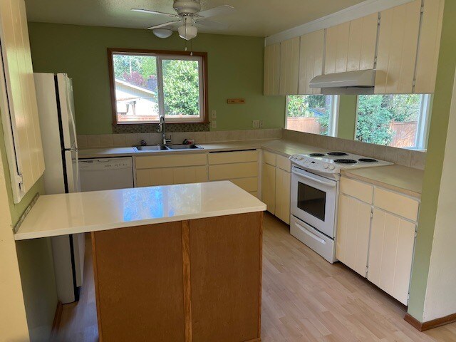 Foto del edificio - 4219 67th Ave NW