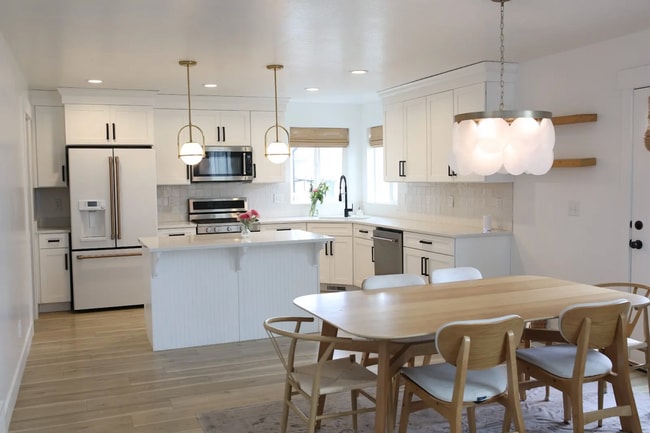 Building Photo - Modern 3 Bedroom Saratoga Springs Home!