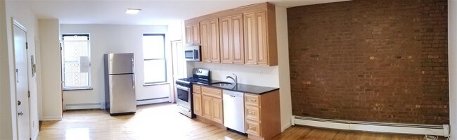 Building Photo - 219 1st St