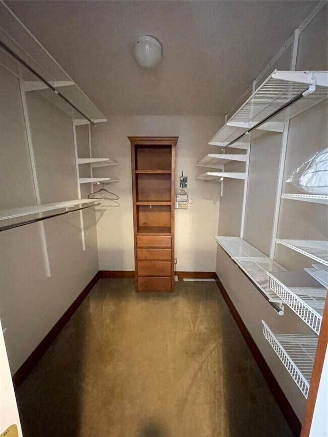 Foto del edificio - 1000 E 8th St