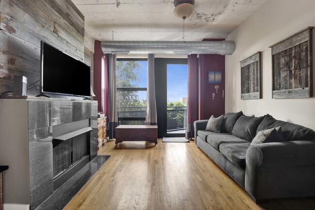 Building Photo - 1071 W 15th St