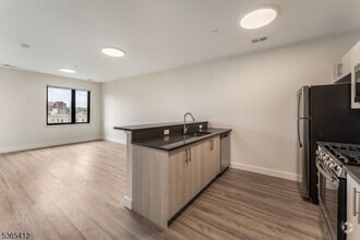 Building Photo - 72 S Essex Ave
