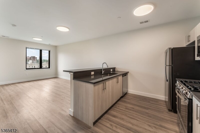 Foto principal - 72 S Essex Ave