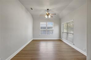 Foto del edificio - 300 Kelvington Dr