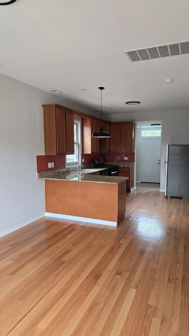 Foto del edificio - 6834 S Dorchester Ave