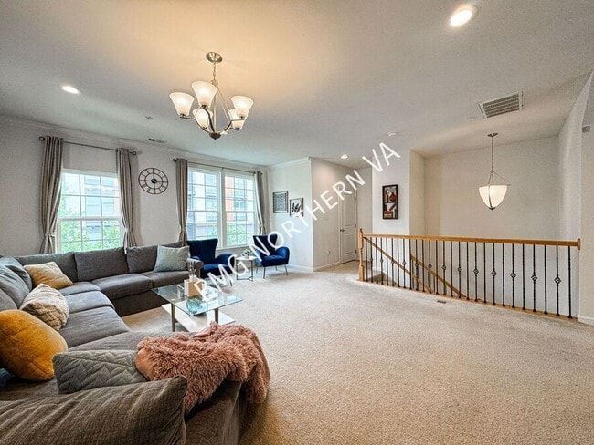 Building Photo - 3190 Yeager Dr