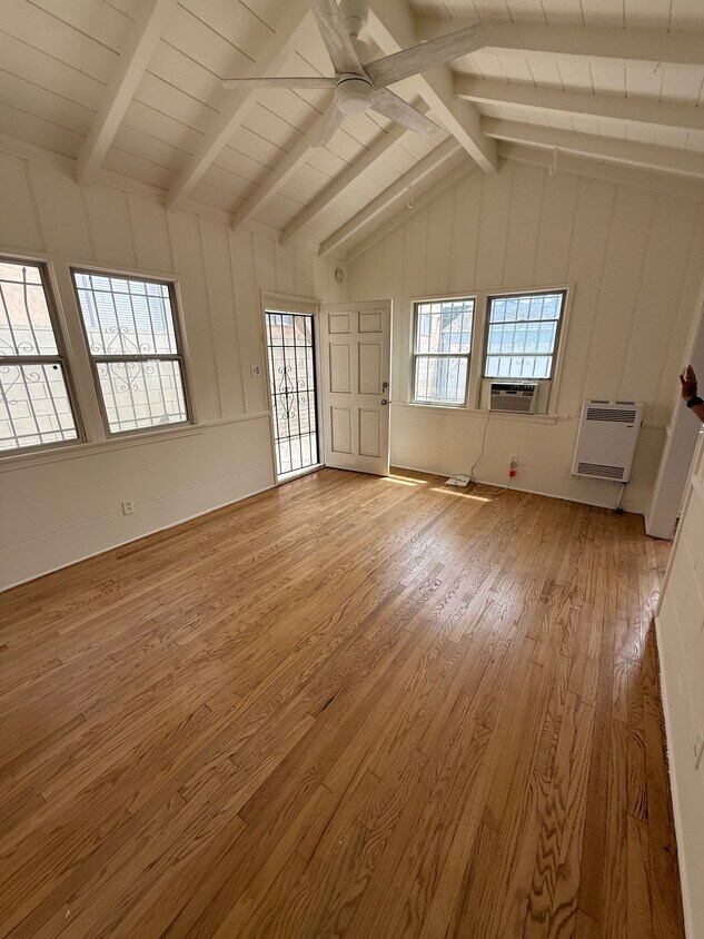 Living Room - 920 N Hayworth Ave (West Hollywood, CA)