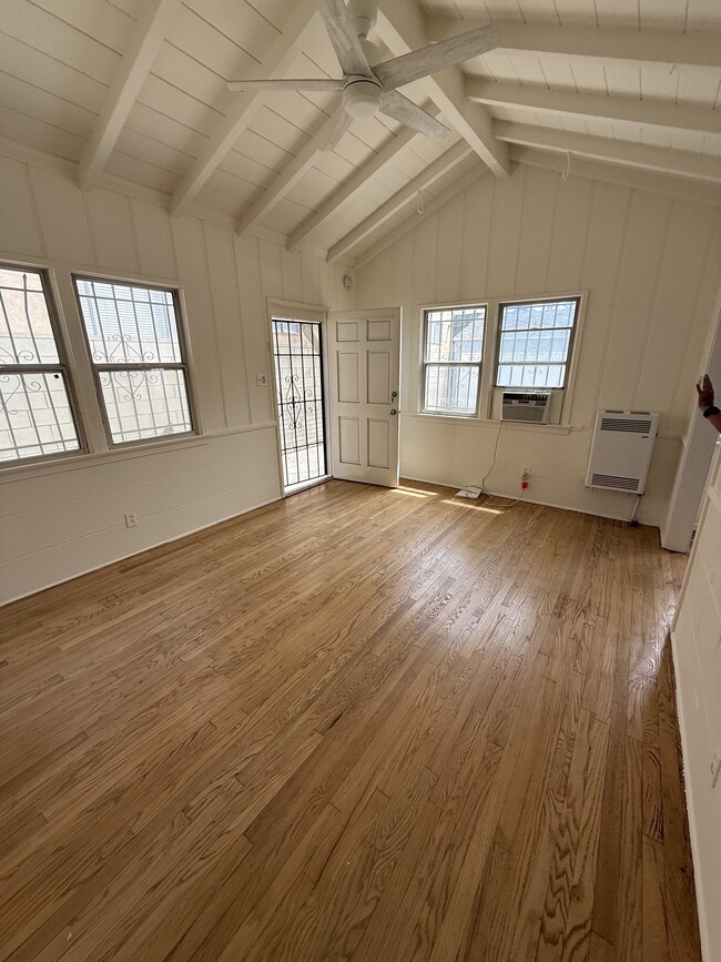 Sala de estar - 920 N Hayworth Ave