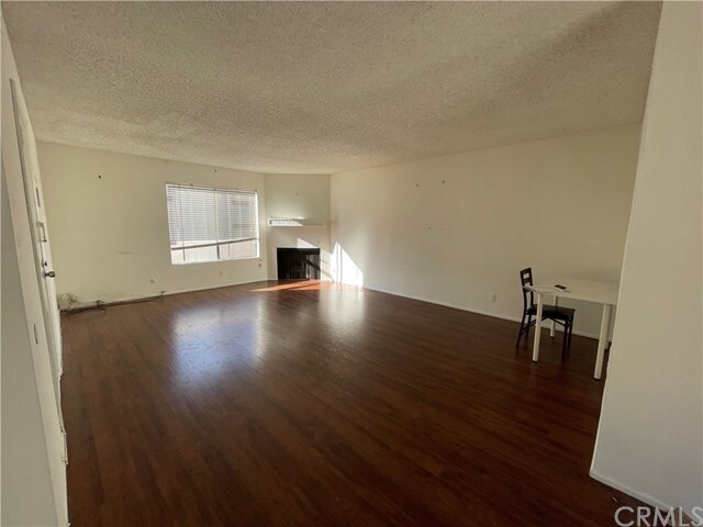 Foto del edificio - 210 W Mission Rd