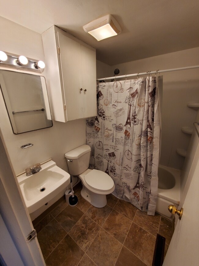 Building Photo - 311 -313 16th Ave Ct