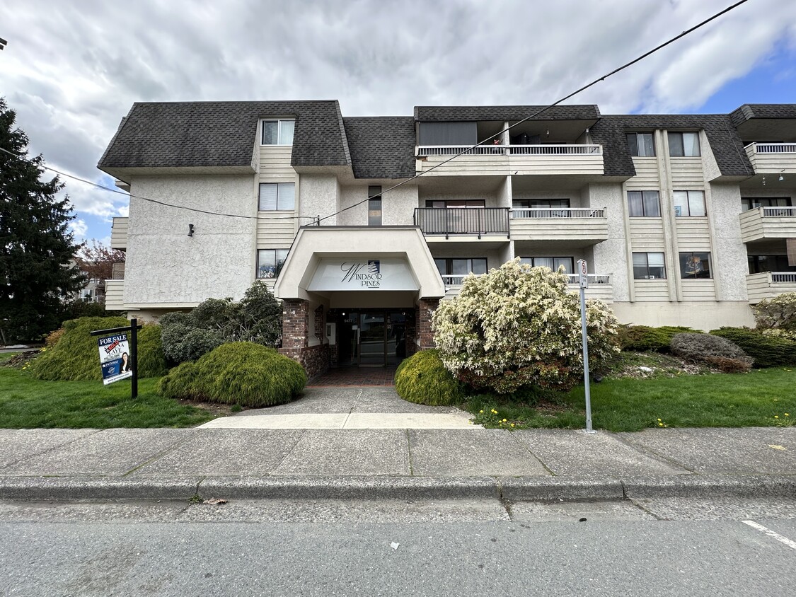 Photo principale - 9477-9477 Cook St