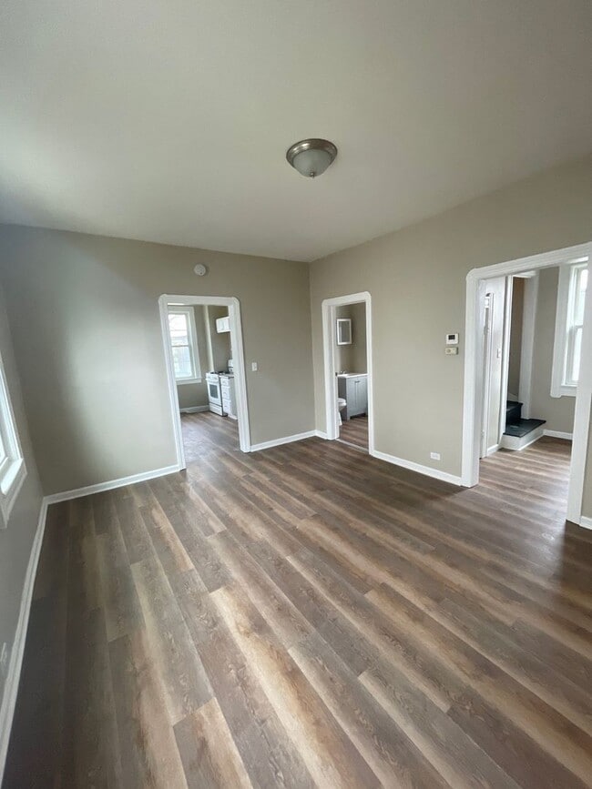Foto del edificio - Spacious Beautiful 3 bed 1.5 bath Single F...