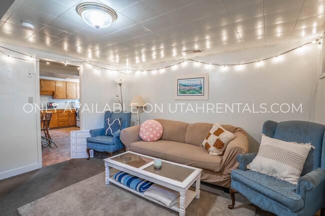 Building Photo - 547 E 400 N