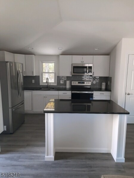 Building Photo - 25 E Shore Dr