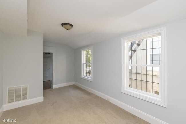 Building Photo - 891 W Lombard St