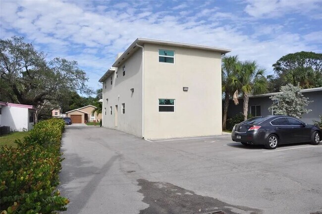 Building Photo - 1216 NW 6th Ct